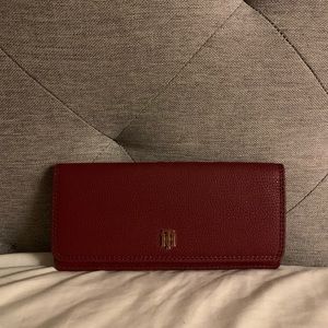 tommy hilfiger burgundy wallet